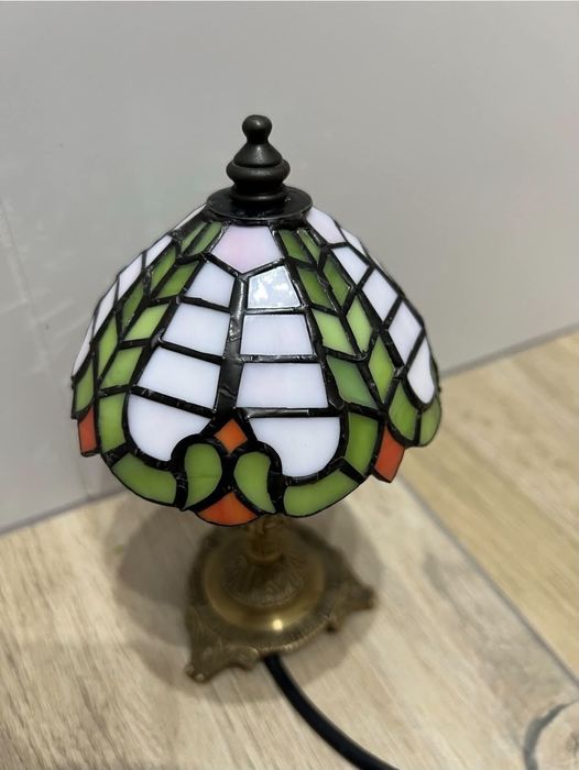 lampa stołowa w stylu Tiffany'ego