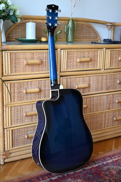 Gitara elektroakustyczna Harleya z pokrowcem