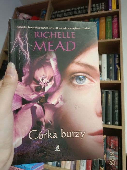 Córka burzy Richelle Mead