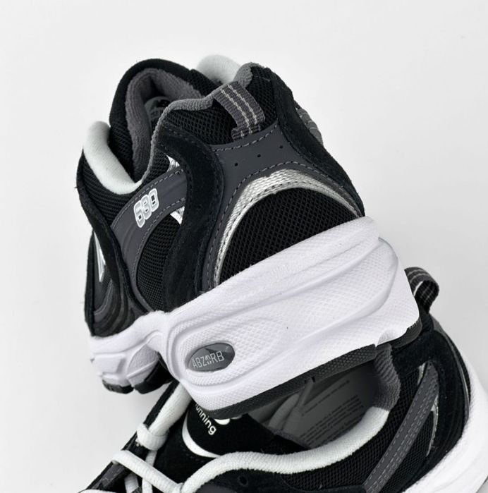 Нові кросівки New Balance 530