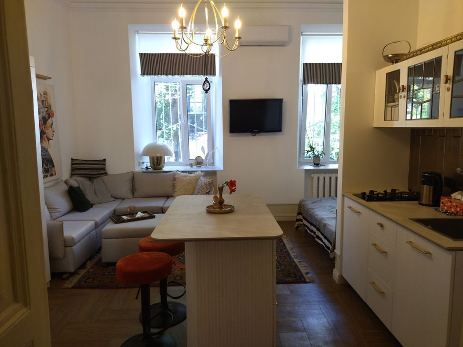 Аренда  стильная студия  свет всегда центр,Парк Шевченко 1 этаж,укрыти