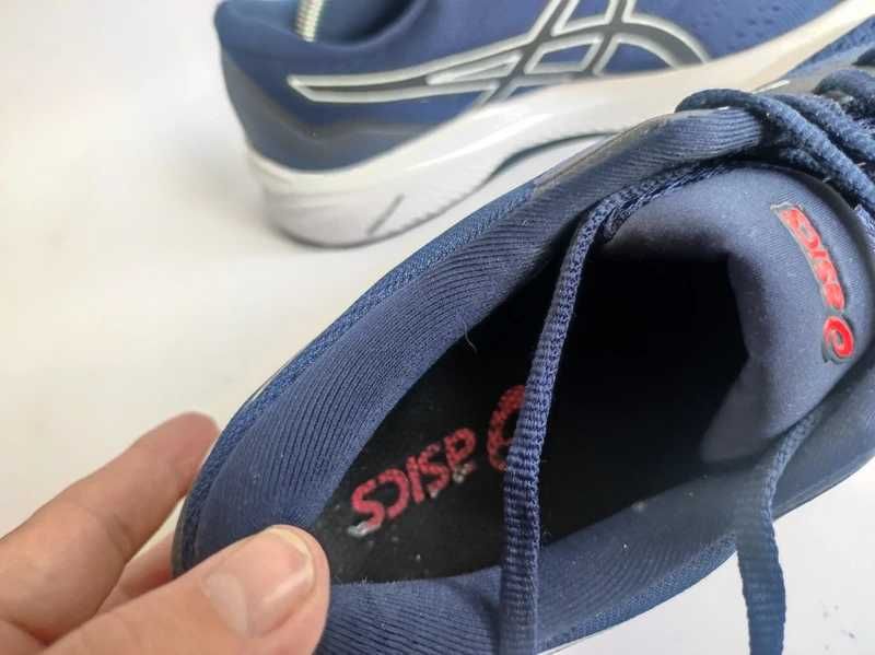 - Asics GT 1000 11 - Buty do biegania r. 44