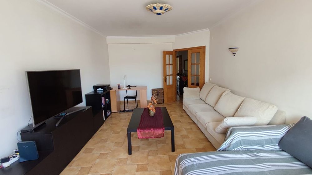 Apartamento T2 com garagem fechada