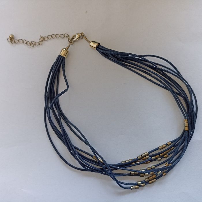 Naszyjnik granatowy, nowoczesny wzór
