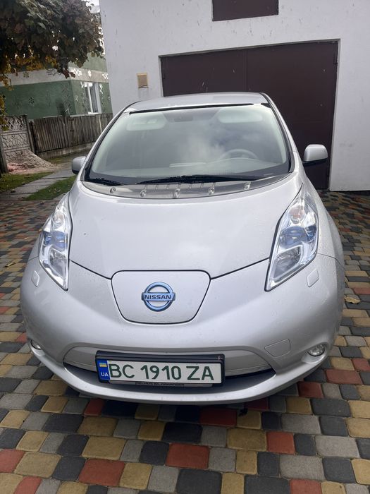 Продам електроавтомобіль в хорошому стані.