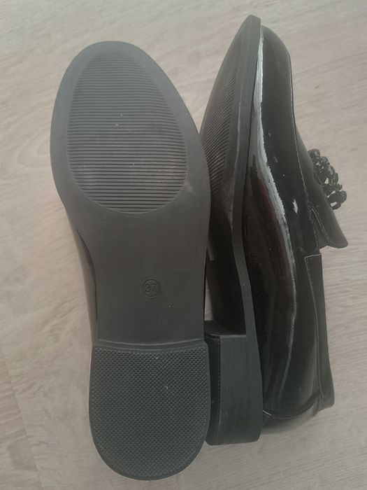 Buty damskie lakierki nowe
