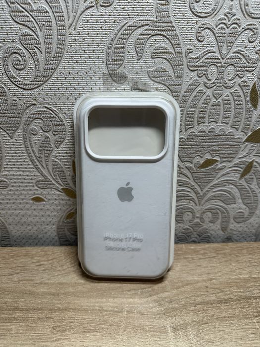 Чохол білий IPhone 17 pro