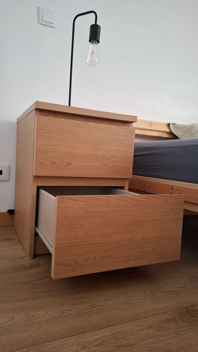 Conjunto Cama de casal, colchão e duas mesas de cabeceiras