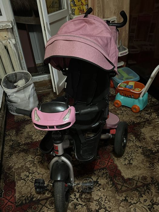 Продам детский велосипед с родительской ручкой в отличном состоянии.