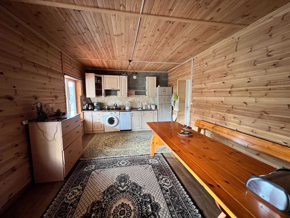 Будинок біля річки