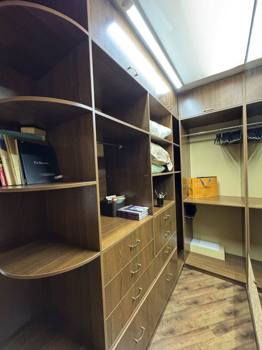 Без комісії Космополітан Сosmopolitan Дегтярівська 25А стильна класика