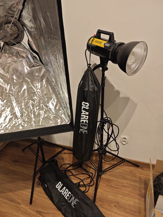 Zestaw oświetlenia studyjnego Quadralite Move 300 + softboxy + statywy