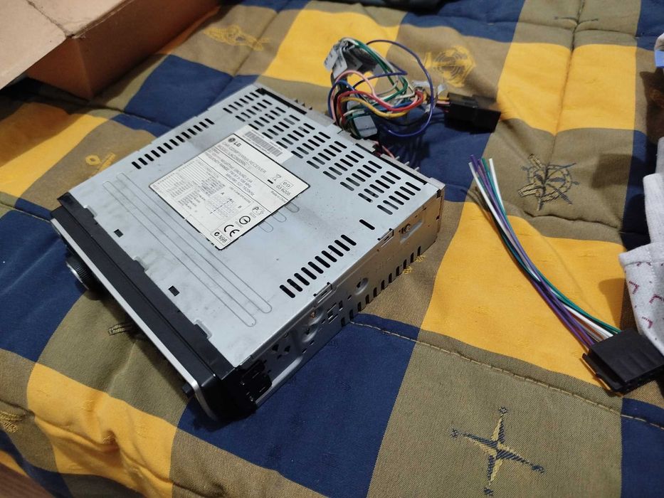 Autoradio Marca LG, CDs Mp3 e Wma, com AUX, a funcionar, Aceito troca