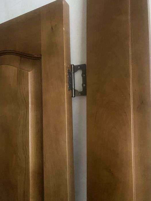 Продам межкомнатные двери массив дерева