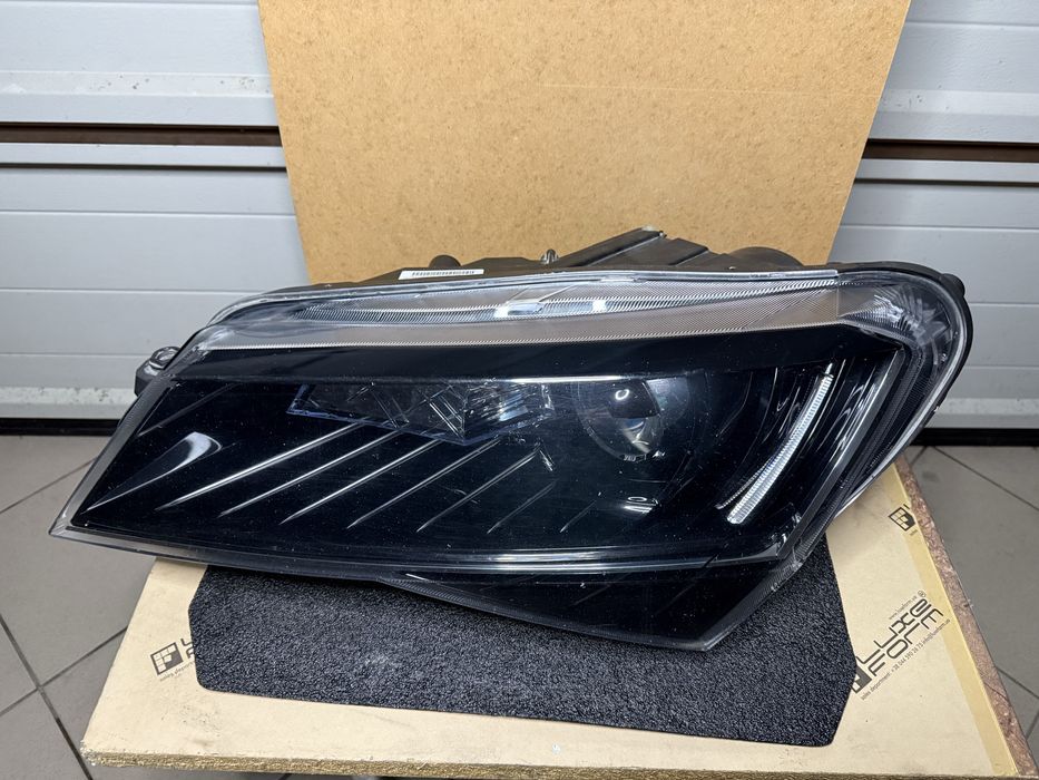 Skoda Superb III ліва фара Bi-Xenon LED оригінал (2015–2019)