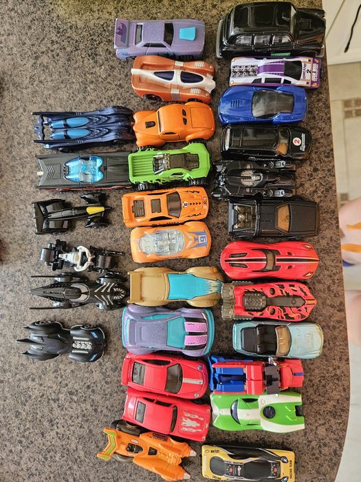 Большой лот оригинальных Hot Wheels, Matchbox, Disney Cars