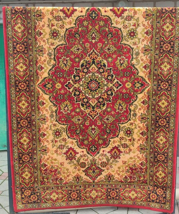 Продам ковёр и дорожки в хорошем состоянии