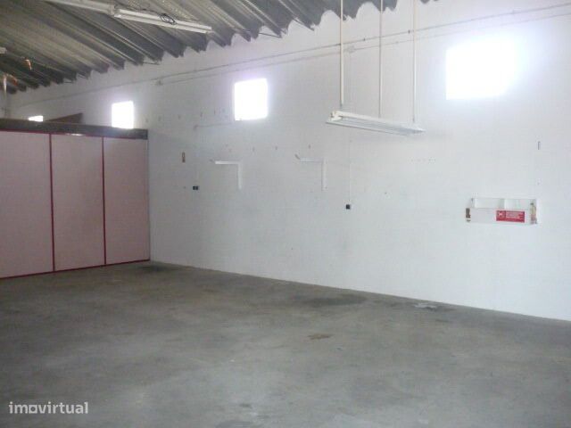 Armazém para arrendar em Pero Pinheiro - Sintra