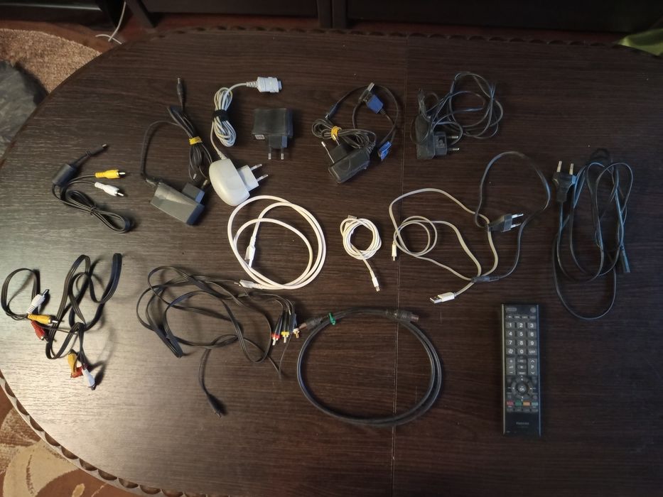 Зарядки для мобильных. Шнуры для электро техники. Пульт ДУ.