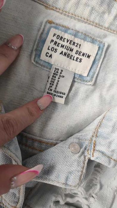 Błękitna jeansowa kurteczka z dziurami DENIM