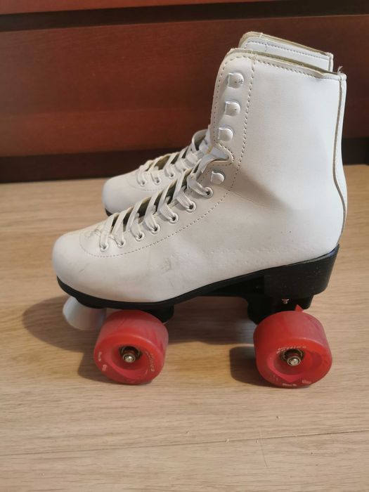 Wrotki Roces White Classic 38 + zestaw miękkich kółek Chaya