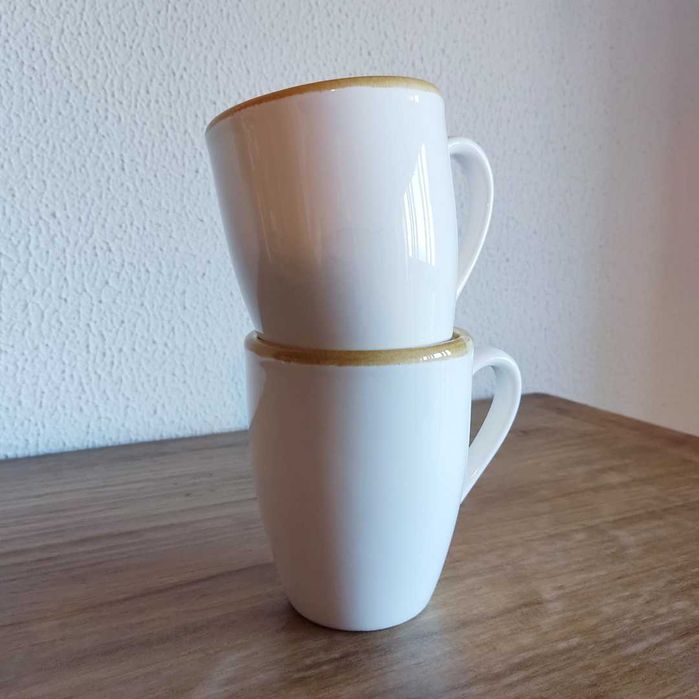 White Ceramic Mugs428572499121940481