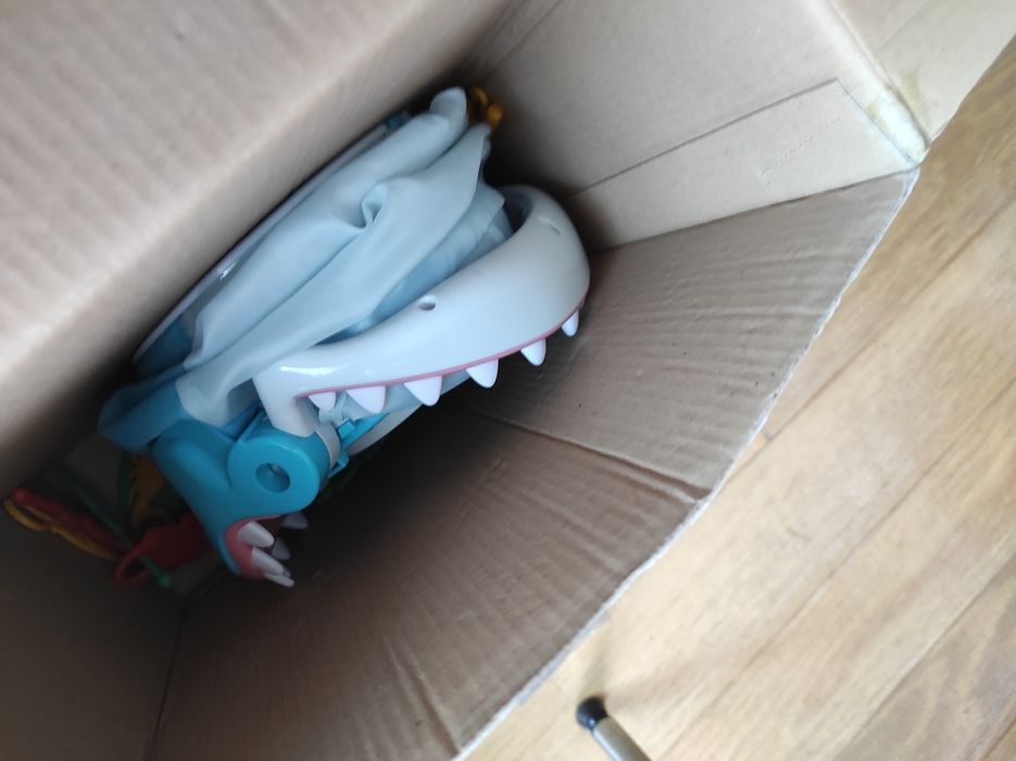 Mandíbulas lança a cana e saca o peixe