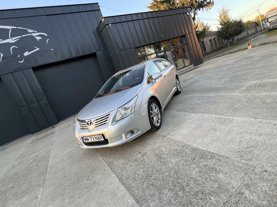 Свіжопригнана Toyota Avensis