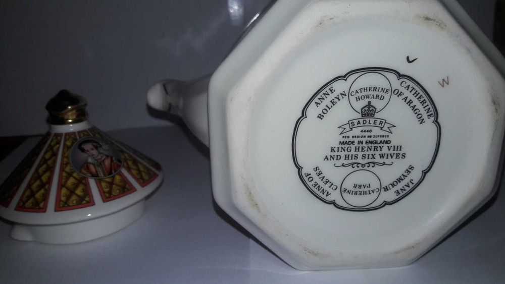 Коллекционный чайник Король Генрих VIII  Фарфор SADLER Англия.