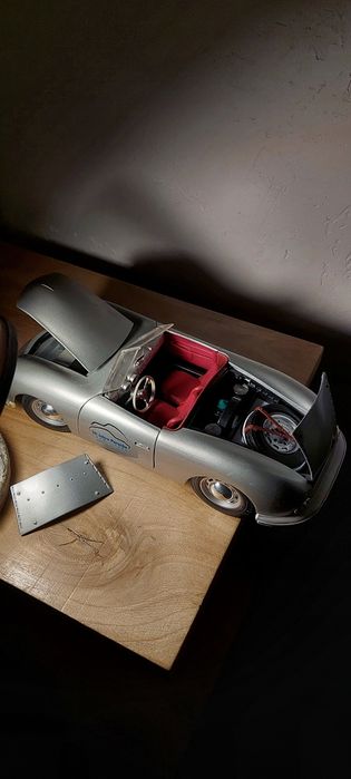 Модель 1/18  Porsche Carrera GT Maisto