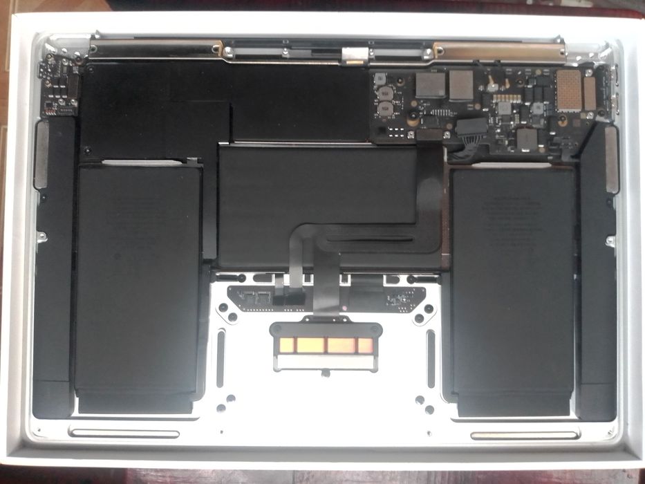 Macbook Air 2020 тoпкeйc в сбoре, возможно разборка