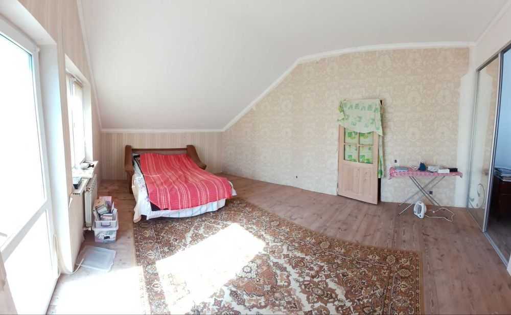 Будинок з незавершеним ремонтом 178м.кв. з гаражем