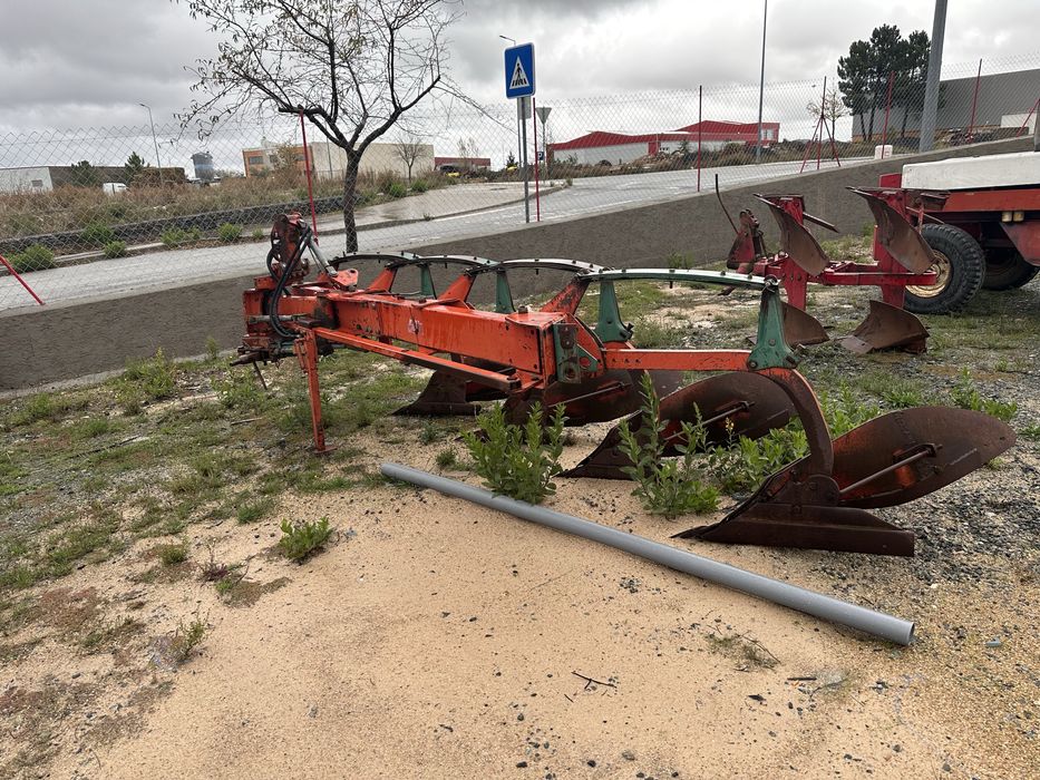 Charrua Kverneland 4 Corpos Non-Stop