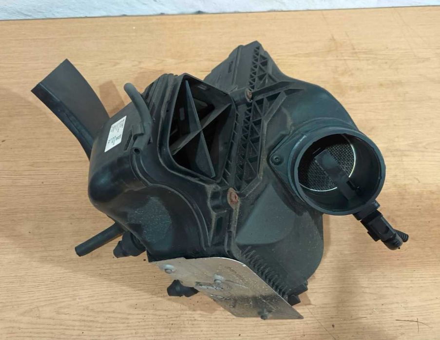 Obudowa filtra powietrza przepływomierz AUDI A4 B8 A5 Q5 2.0 TDI