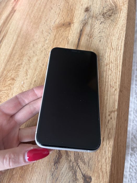 I Phone XR 64GB.