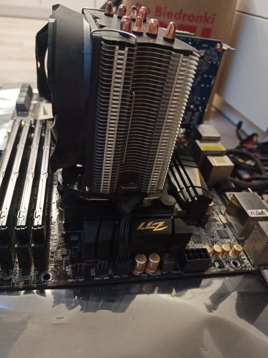 Komputer (Z77 EXTREME 4 GTX 750 TI 16GB RAM)