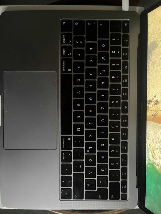 MacBook Air 13” (model A1932) w kolorze Space Gray