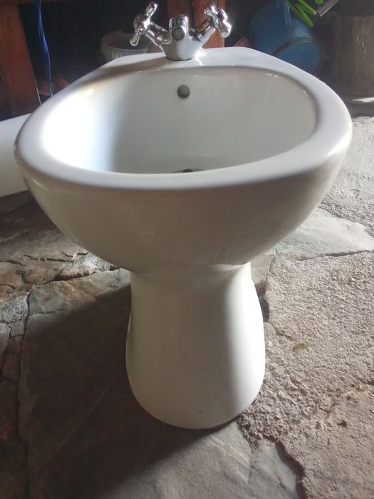 Bidé  com misturadora
