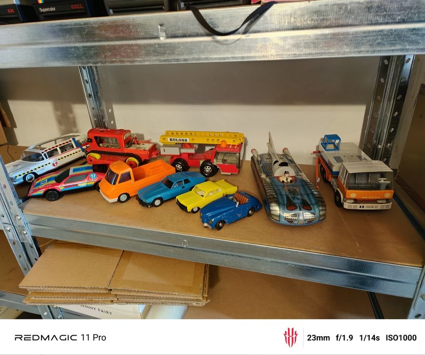 Zestaw starych zabawek PRL autka