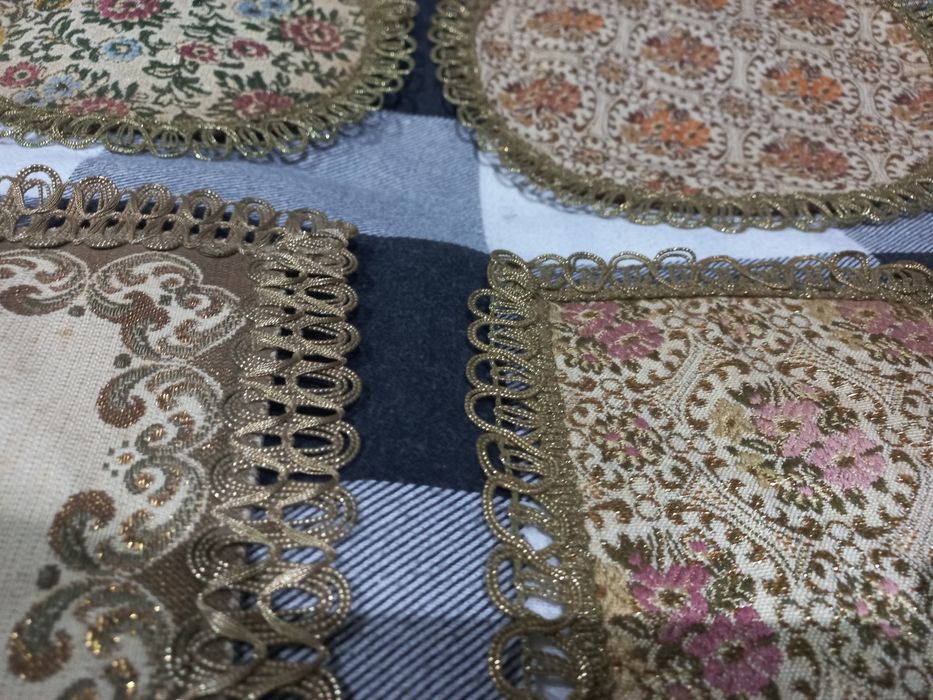 Piękne stare serwetki gobelinowe-pałacowe.cena za wszystko.