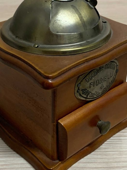 Кофемолка механічна, кавовий млинок, Італія.