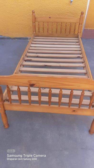 Cama de Madeira ( sem Colchão)