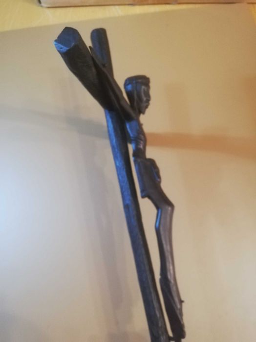 Crucifixo com Cristo em Pau Preto.