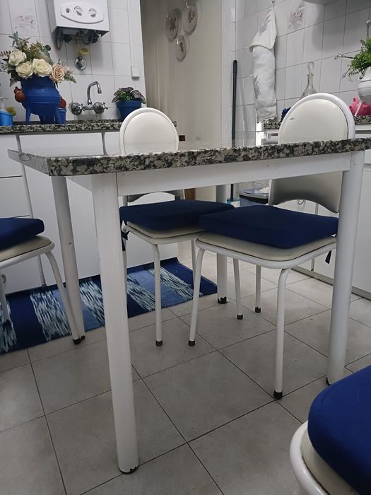 Mesa de mármore quadrada