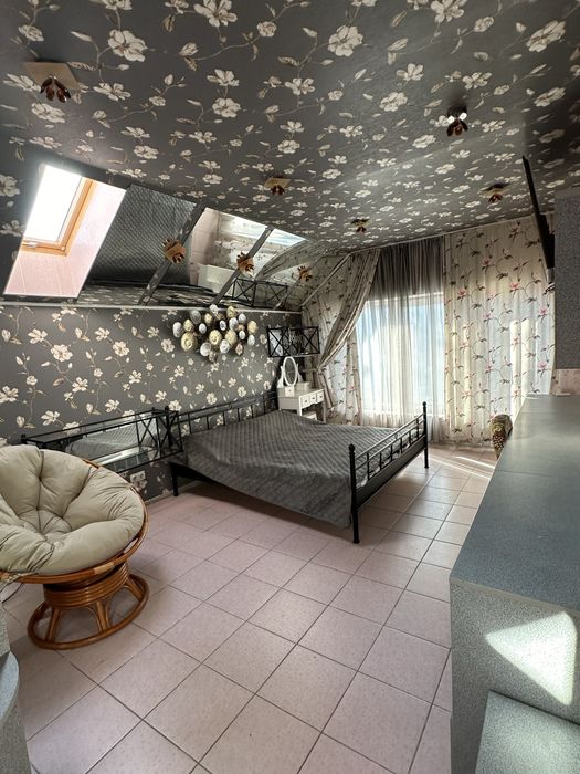 Будинок з басейном у Київській області подобово від господарів