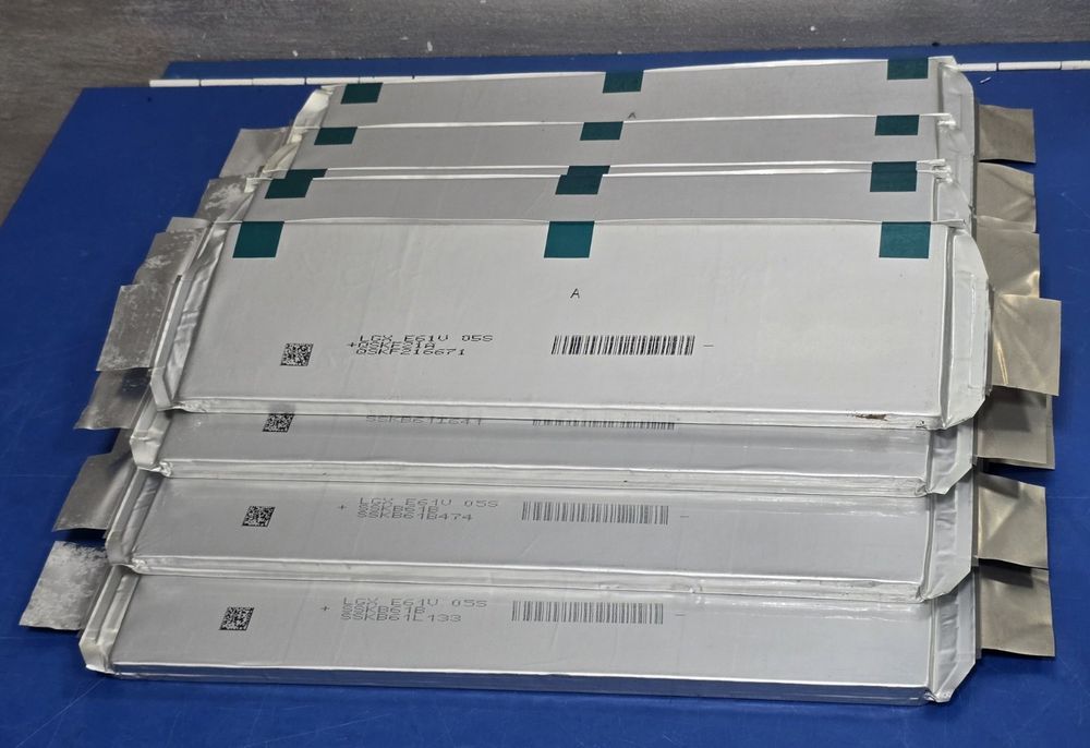 Акумулятори LG Chem E61 61AH хімія NMC 3.7v пакет
