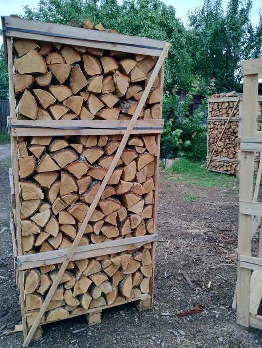 Дрова дубові колоті, кругляк, метровки – під замовлення, доставка