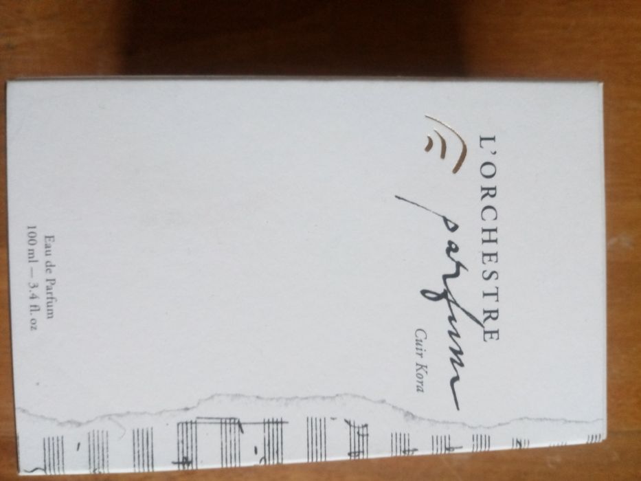 Perfumy puste pudełka po perfumach