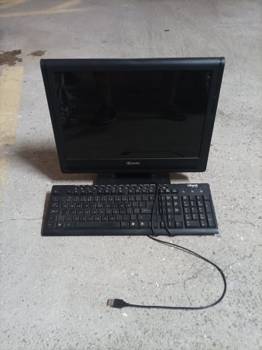 Monitor and Keyboard455719196086784000