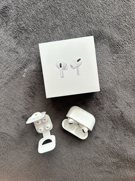 Продам вакумні навушники AirPods Pro